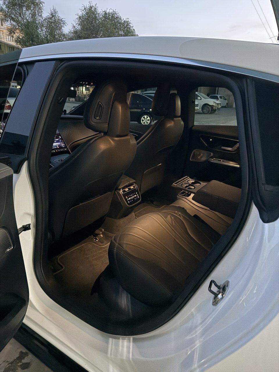 Mercedes-Benz eqe 350