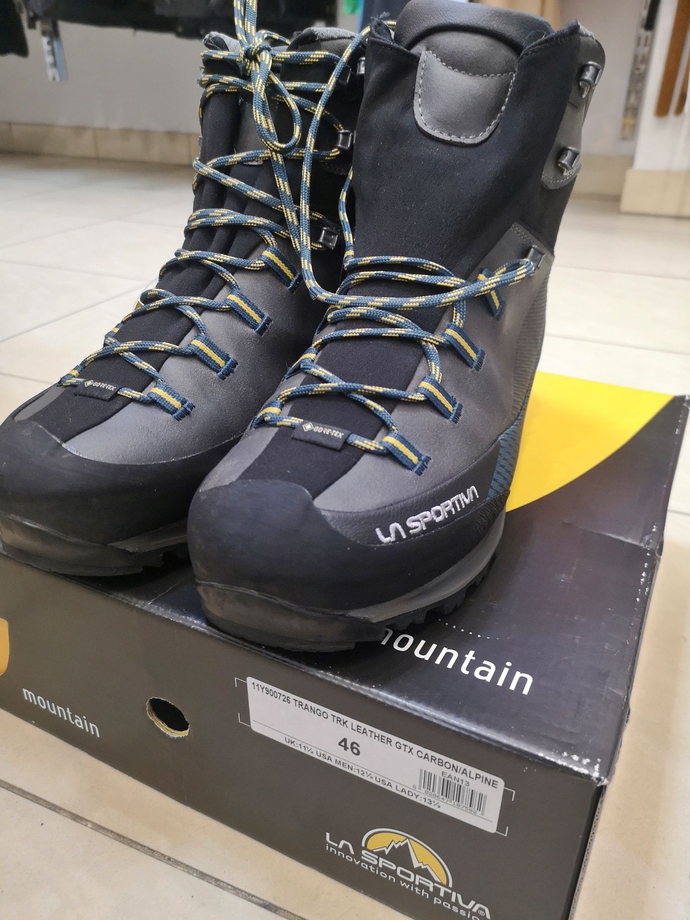 Bocanci munte, drumeție La Sportiva Trango leather 46