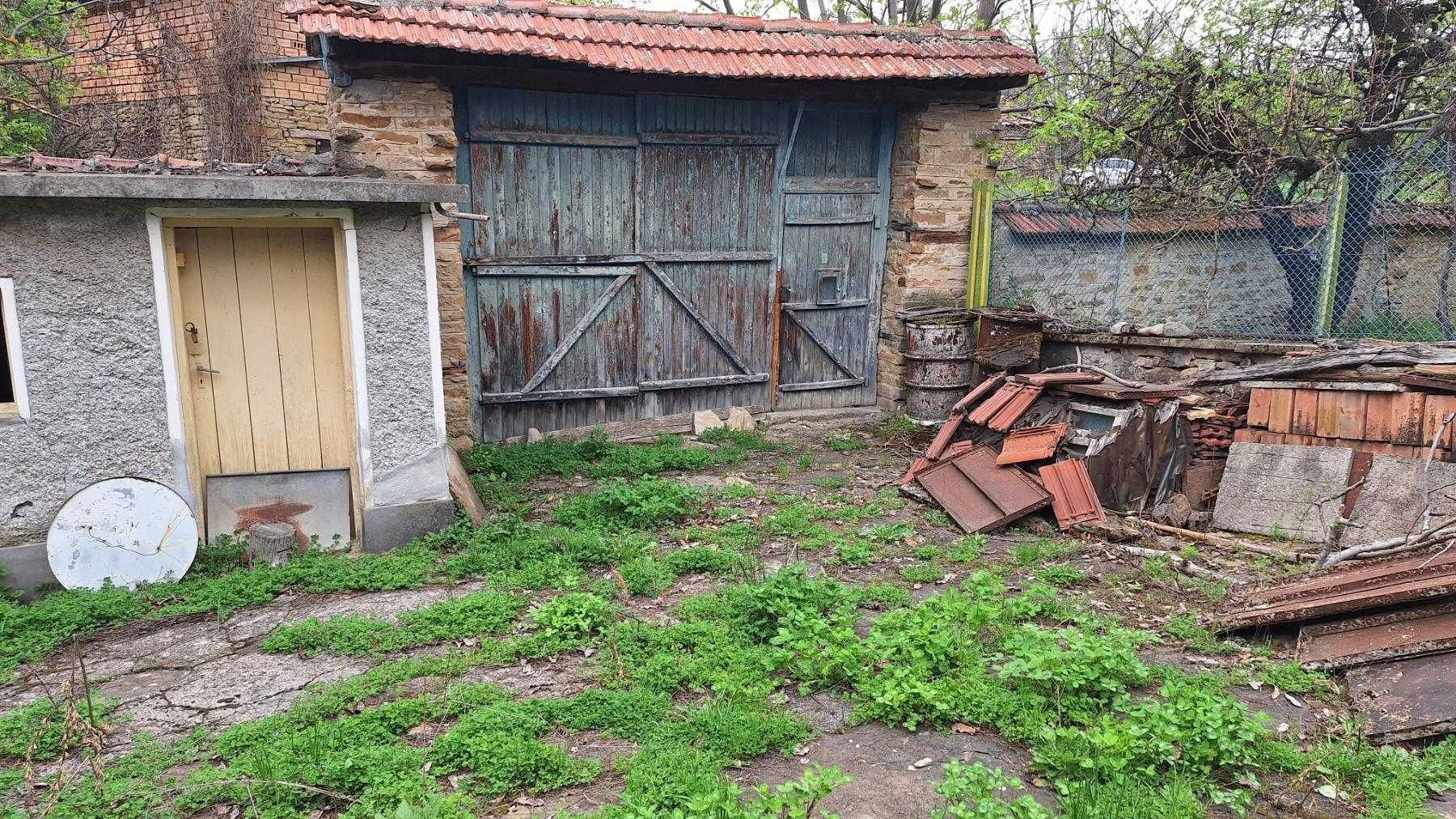 Двуетажна къща с. Буря