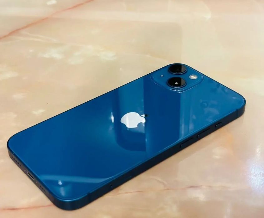 Айфон 13/256 гб.