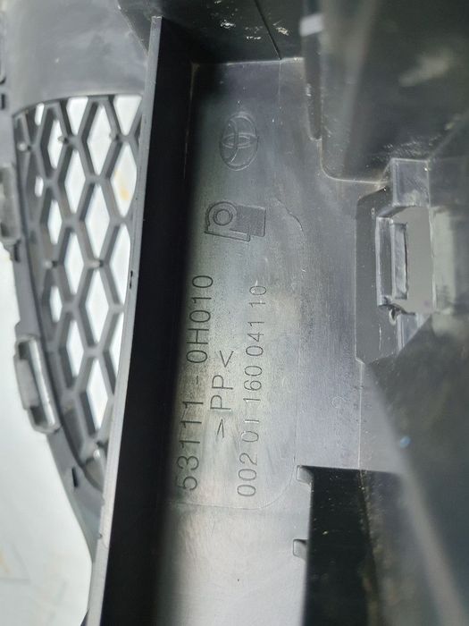 Grila centrala bara fata TOYOTA AYGO (_B1_) [ 2005 - > ] OEM 531110H010 / 53111-0H010