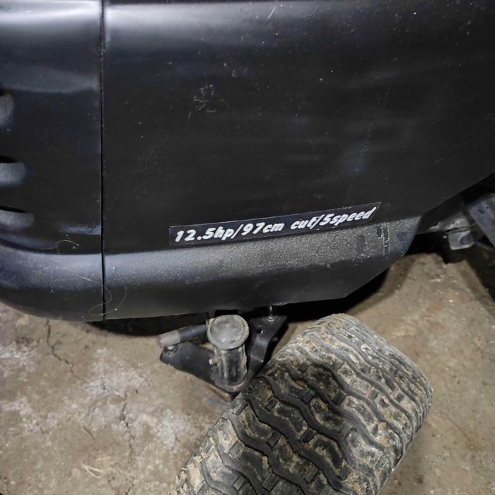 Tractoras tuns iarba gazon cu masa taiere de adaptat