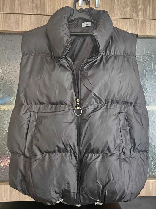 Дамски къс капитониран елек