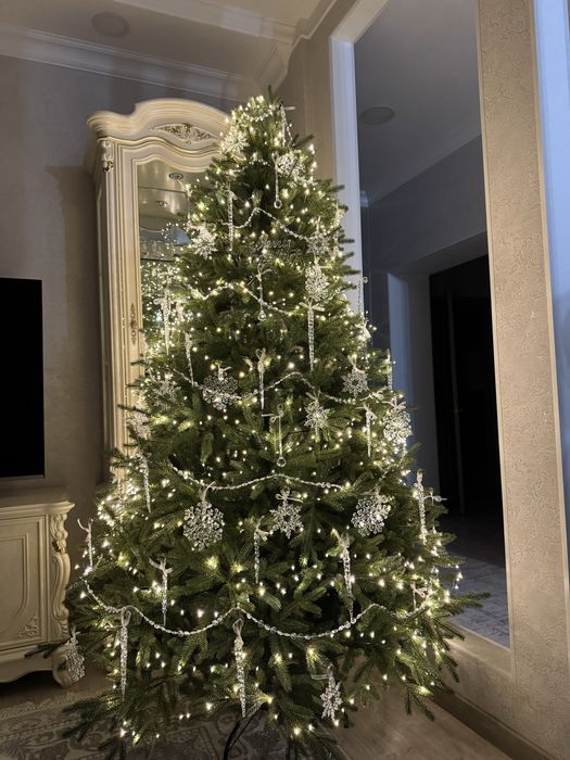 Продаю литую ёлку высотой 2.10 м