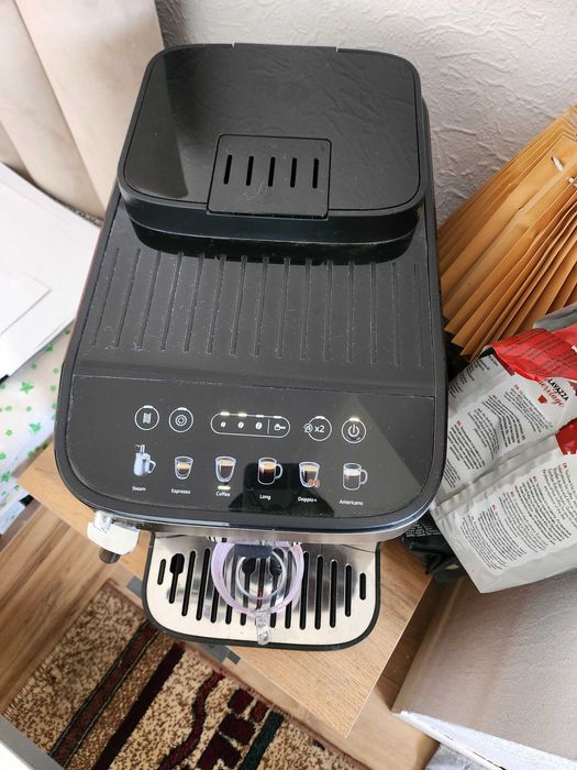 Кофемашинка Delonghi Magnifica Evo