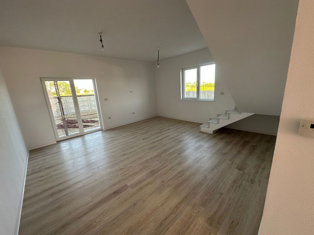 Proprietar vând casa duplex 1/2 in Ghiroda zona Slavic