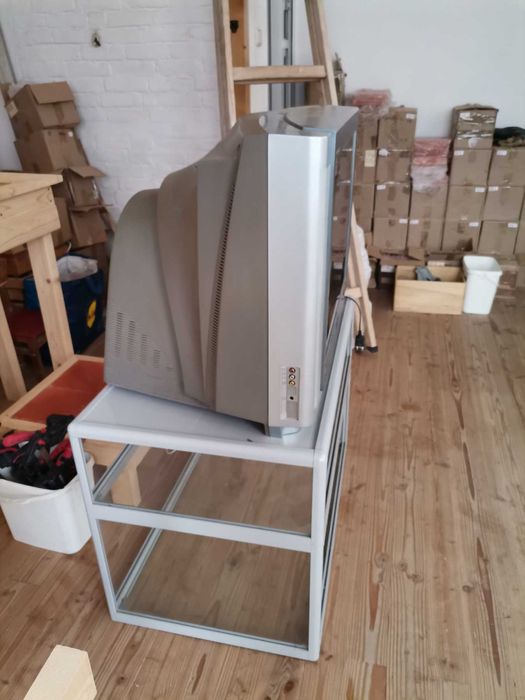 Голям телевизор  SAMSUNG, 27 инча