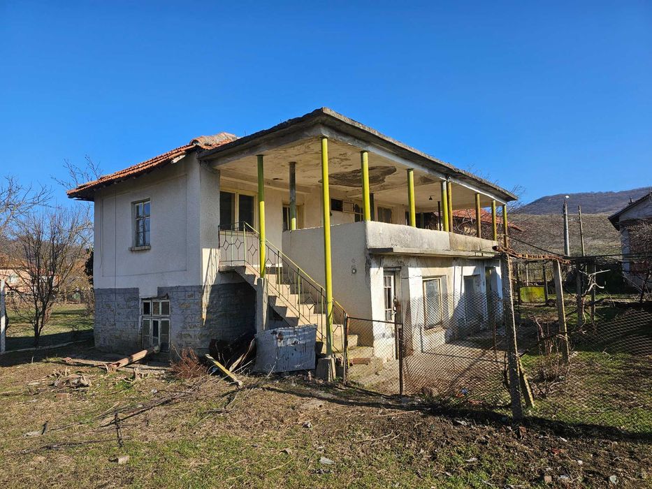 Продавам Къща с.Смочан на 10км от Ловеч