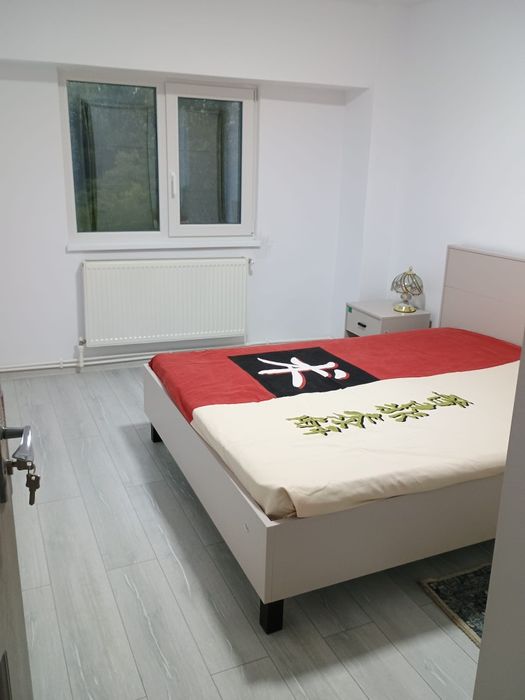 Închiriez apartament cu 3 camere