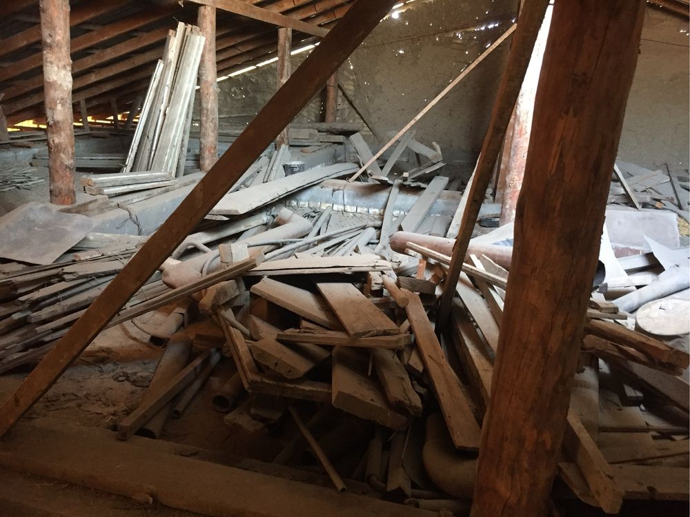 Тахта черный потолок балка кругляк