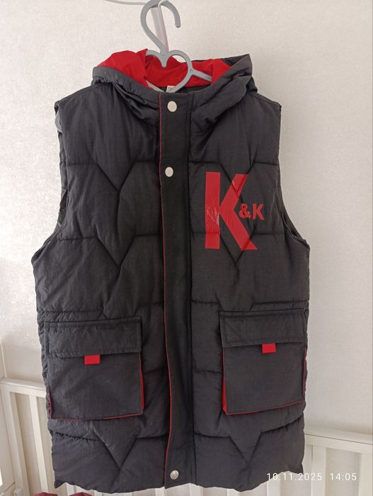 Продаю мужскую желетку абсолютно новая.