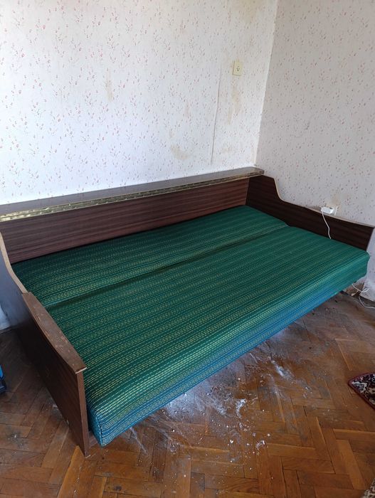 Старо канапе за спане