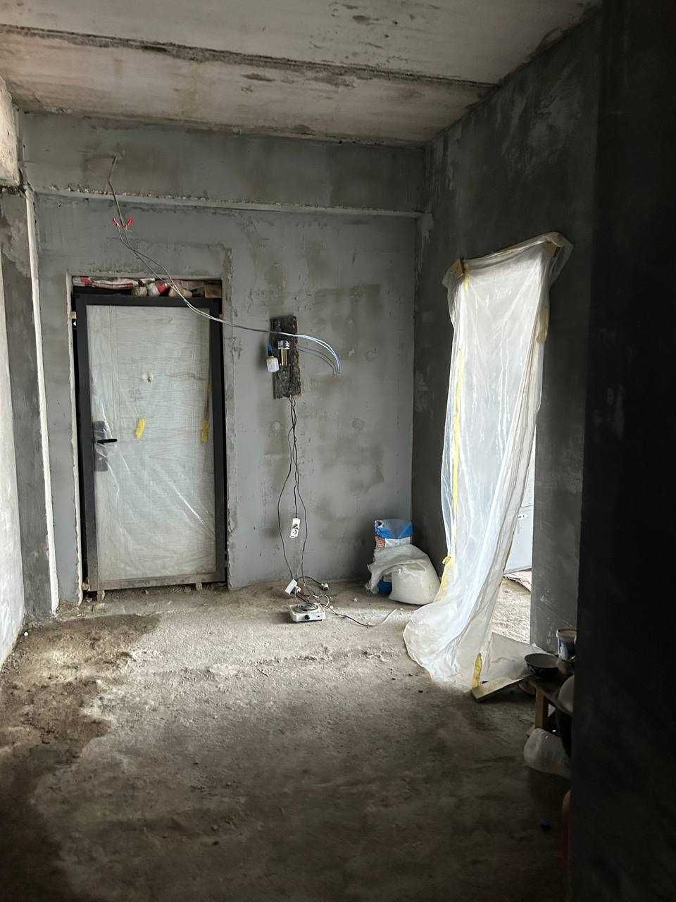 продается 4 ком квартира в новостройке 3 этаж кирпич