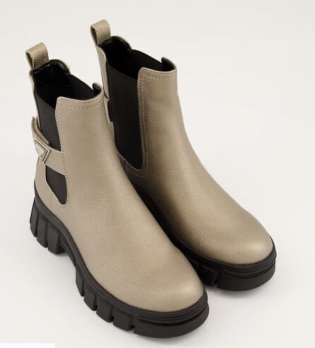 Чисто нови оригинални боти Guess