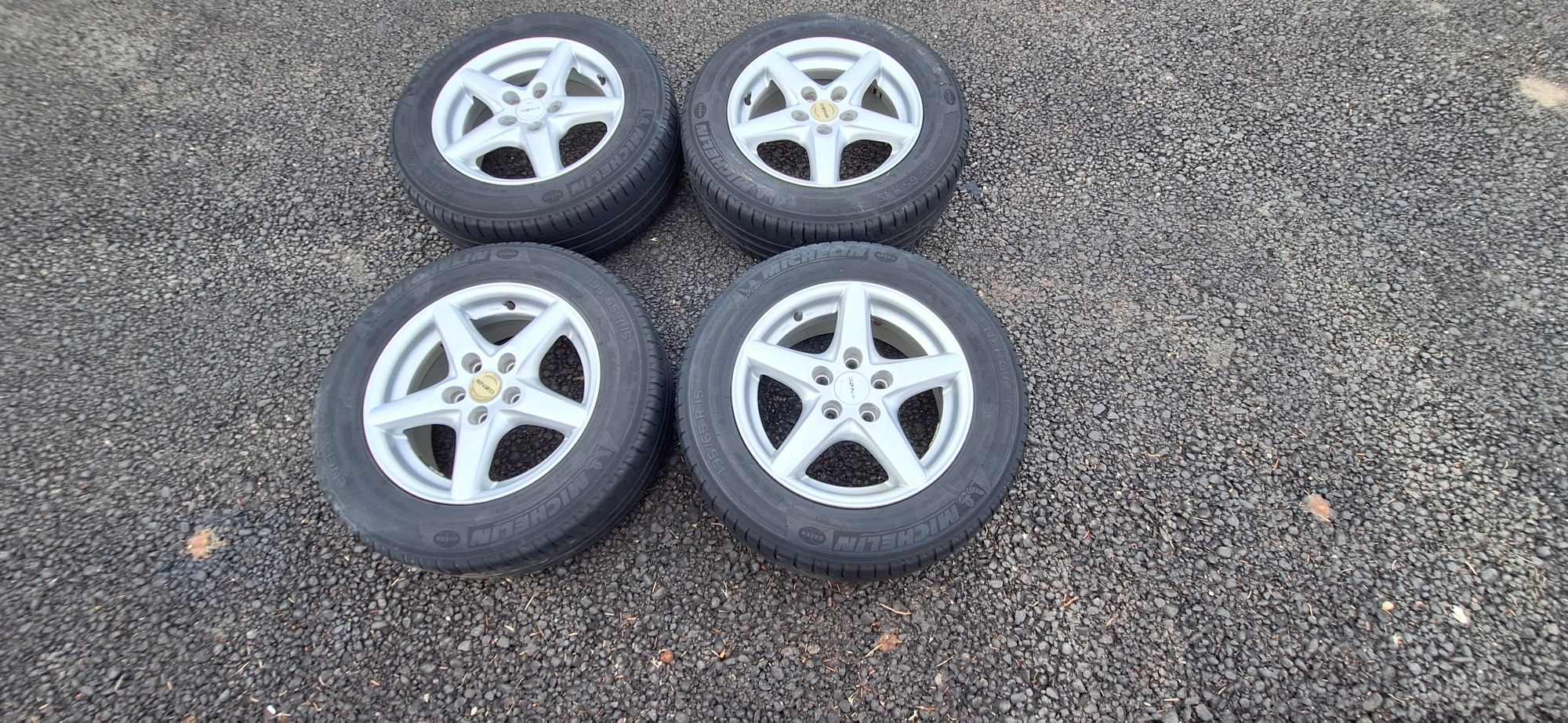 Set jante aliaj cu anvelope vara Michelin 195/65/R15