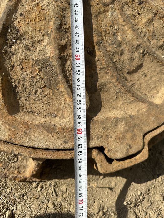 Продам чугунные люки