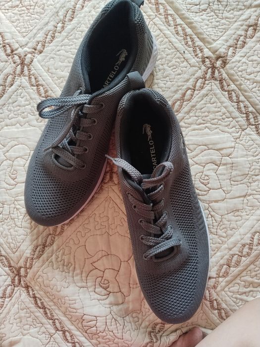 Продаются мужские кроссовки