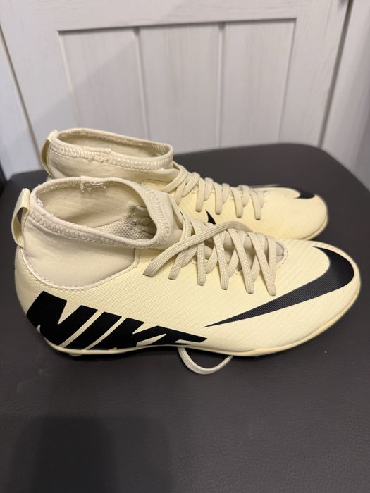 Бутонки Nike размери 33 и 34