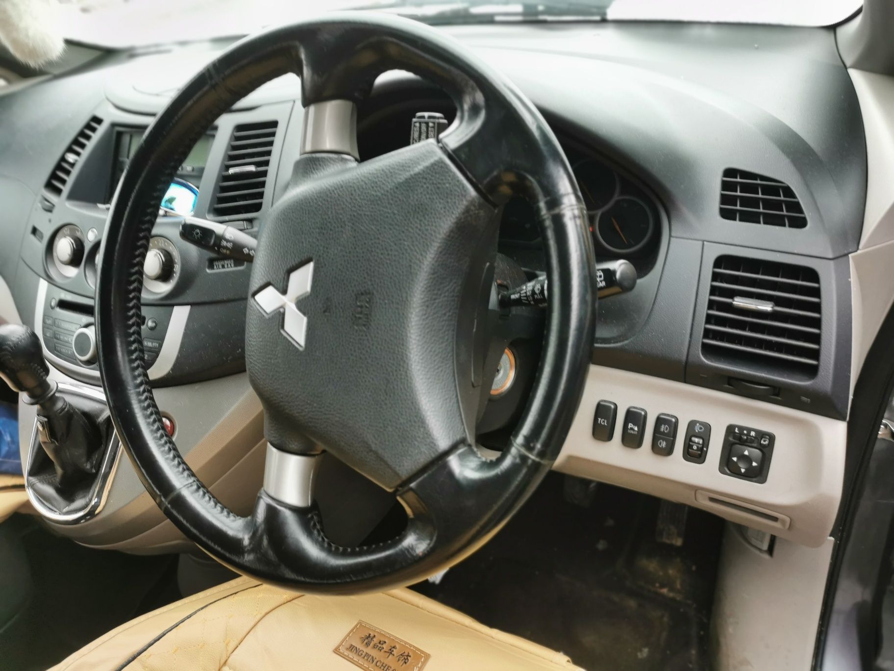 Mitsubishi grandis