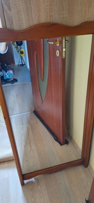 Oglinda lemn in stare foarte buna