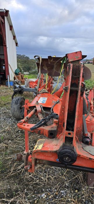 Plug reversibil 4 brazde Kuhn  Huard