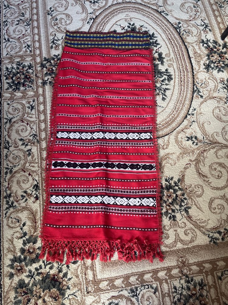 Poale , catrinte   tesute ,costum  popular