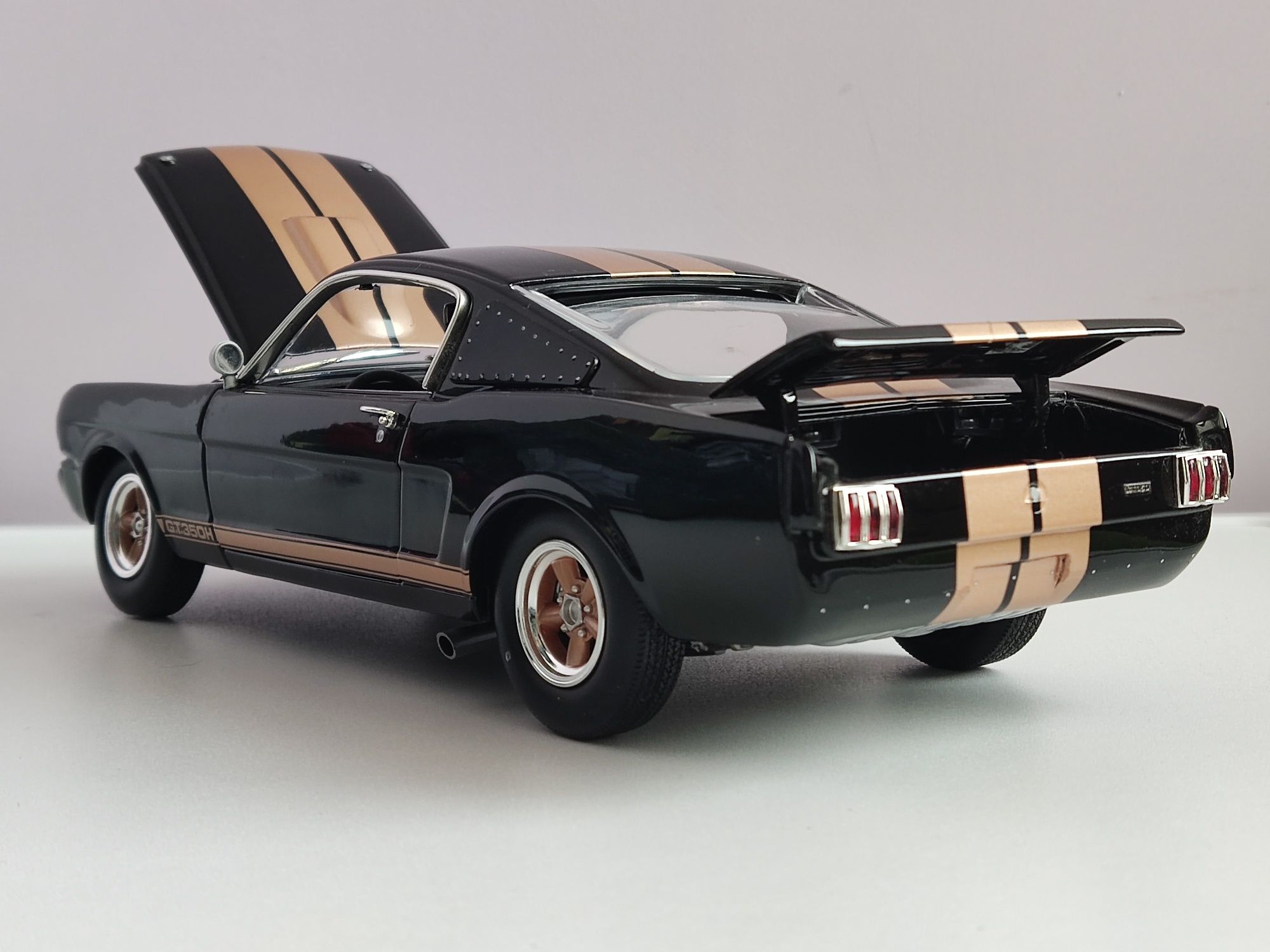 Ford Mustang ACME gt350H 1/18