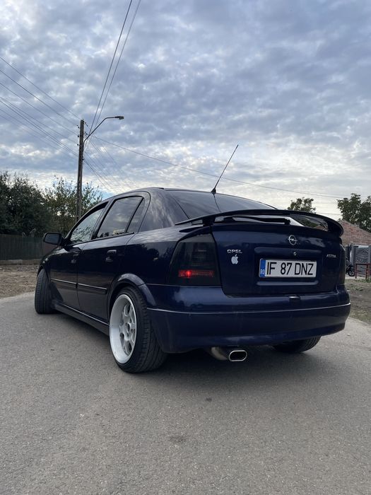Vand sau schimb opel astra G 1.6 8v