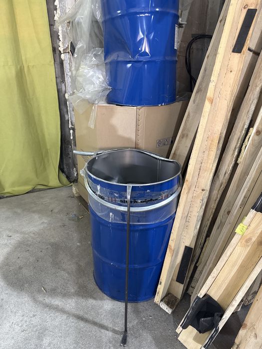 Продам Бочки 190л из под герметика, доя разного использования