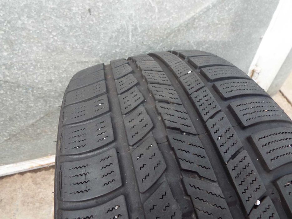 vand o singura anvelopa de iarna 225/45/17 nexen pret 200ron