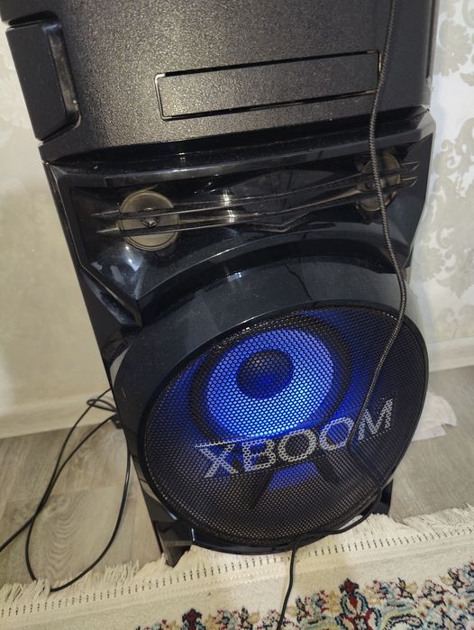 Колонка LG XBOOM ON077, можно с караоке и микрофонами,или отдельно