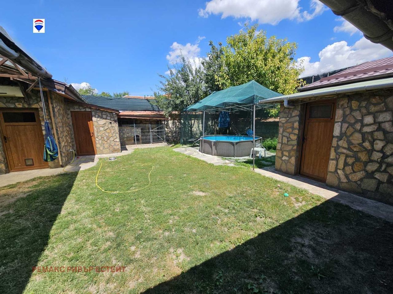 Продава се Къща в с. Басарбово, Област Русе - 605 кв.м за 926 €/кв.м - Снимка #2