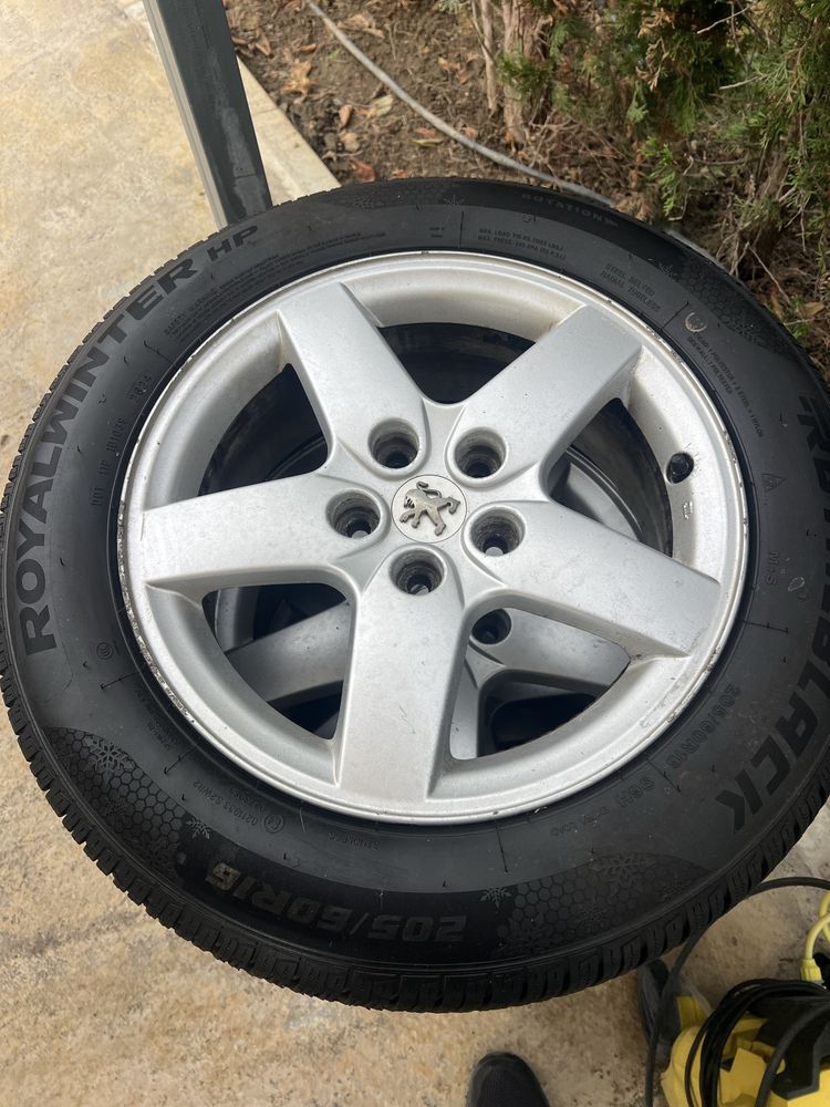 205/60/16 Зимни гуми с джанти Пежо Dot24 Peugeot