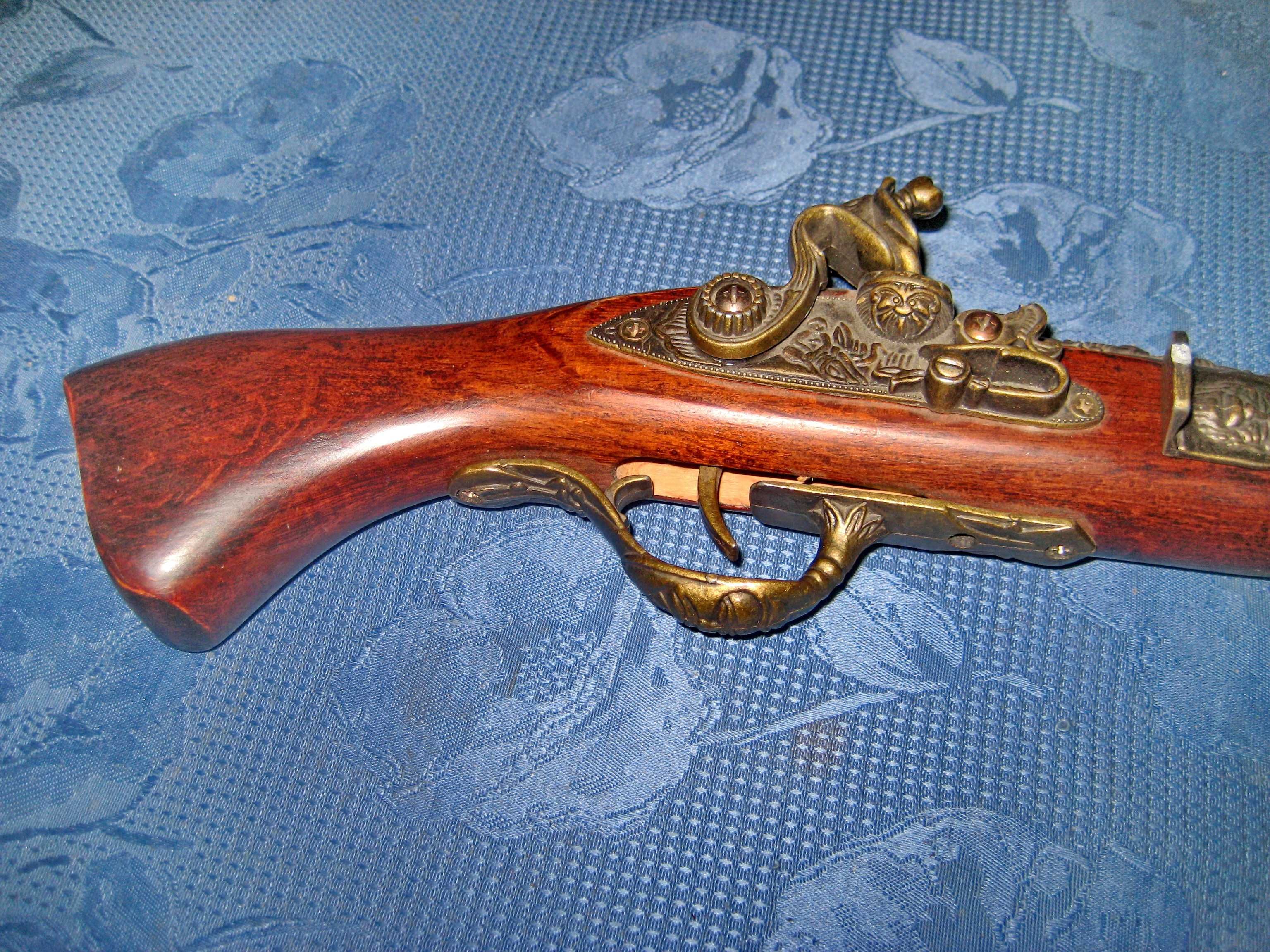 A928-Pistol flinta retro vintage cu defect.