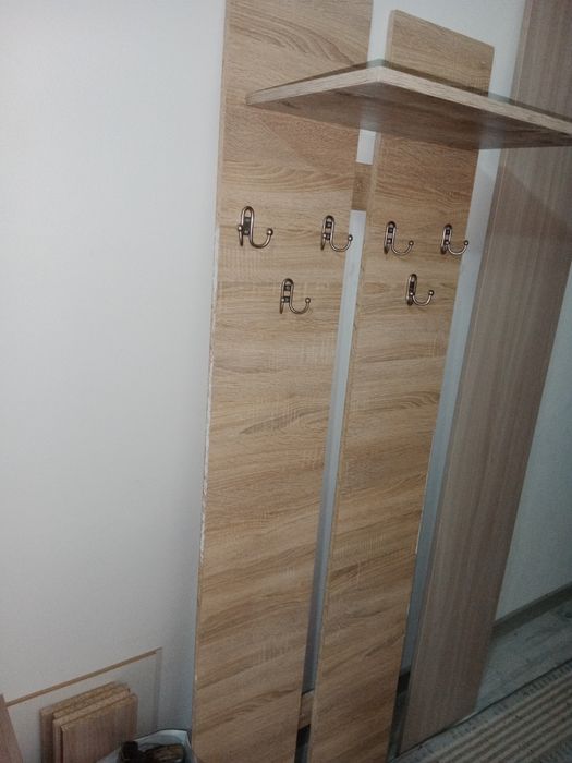 Продам вешалку для одежды.
