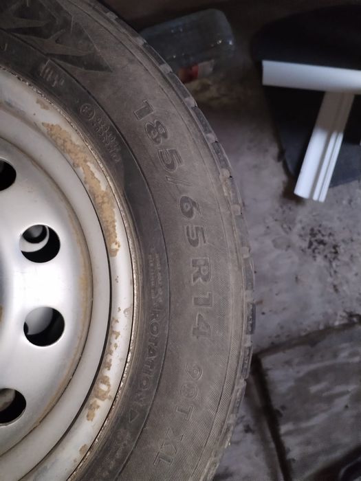 Срочно продам колесо от Волги зимни в Комплекте с дисками готовые