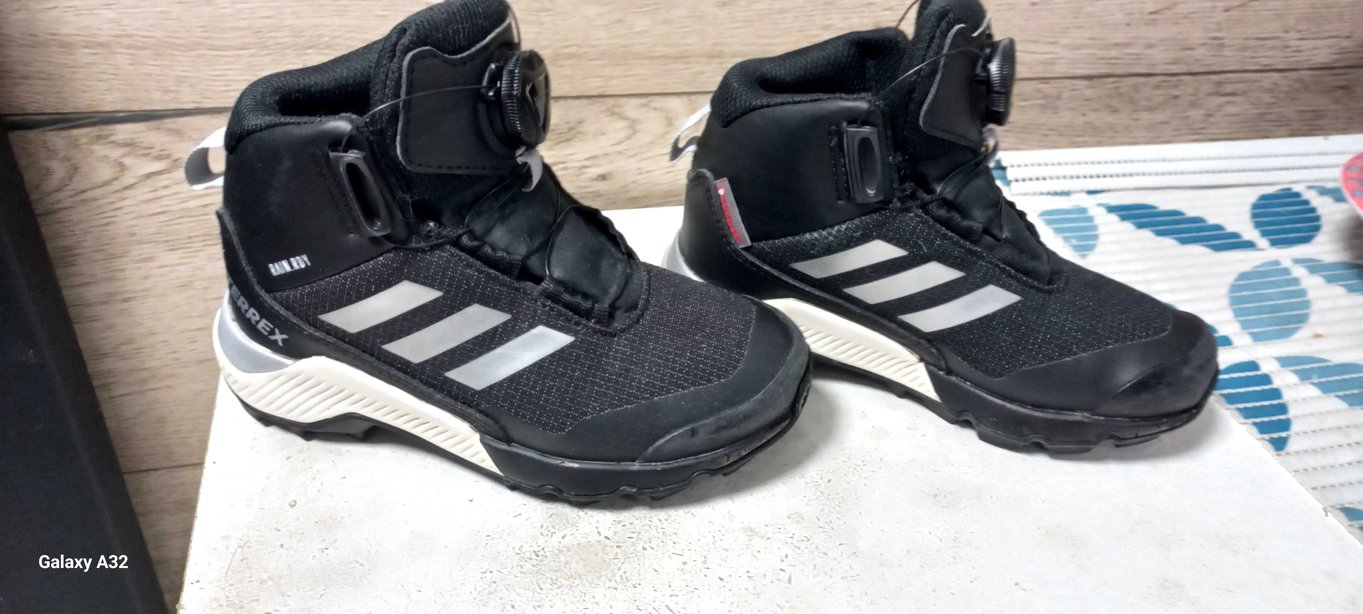 Зимни обувки за момче Adidas Terrex  28-ми номер