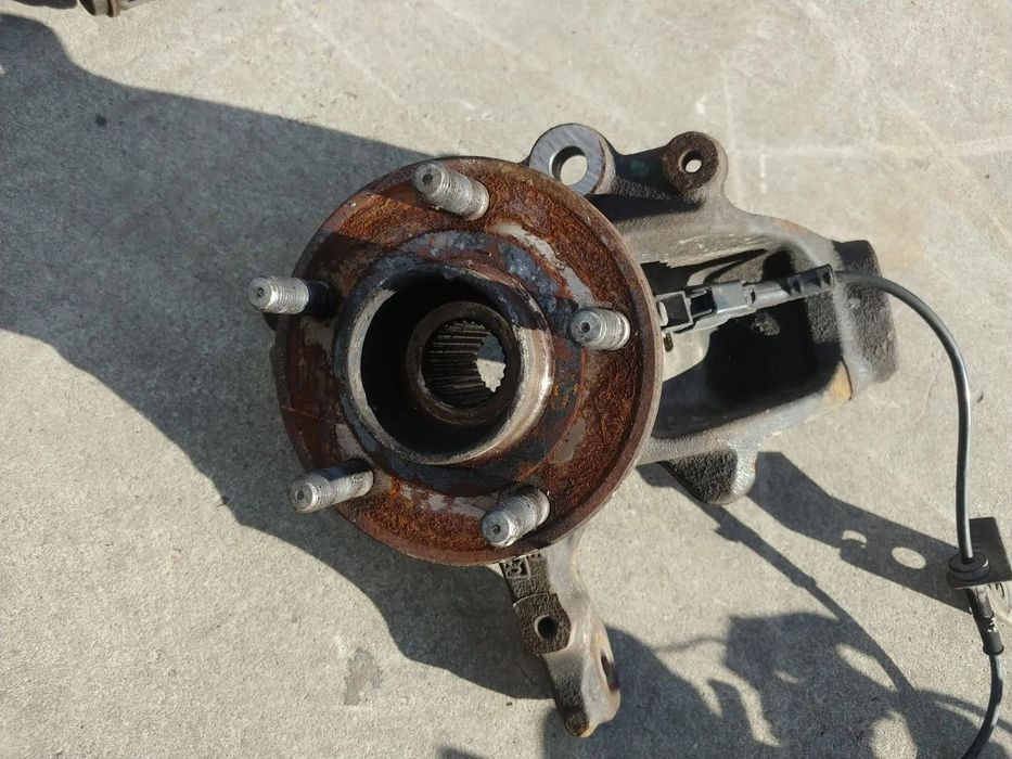 fuzeta stanga fata 1.6 tdci  ford focus 3