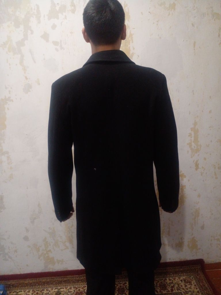 Продам мужское пальто черное