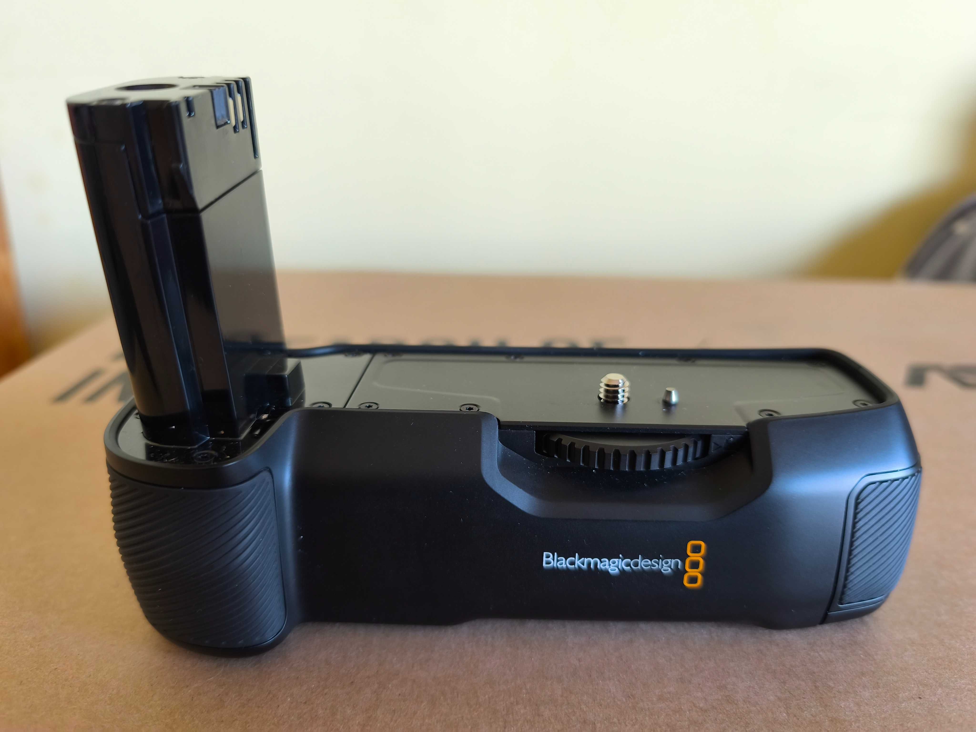 Battery grip Blackmagic Design Pocket Cinema Camera 4к