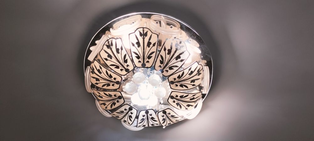 Продам люстру не дорого