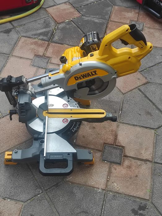 Circular pe acumulatori DEWALT DCD 777 va și nou
