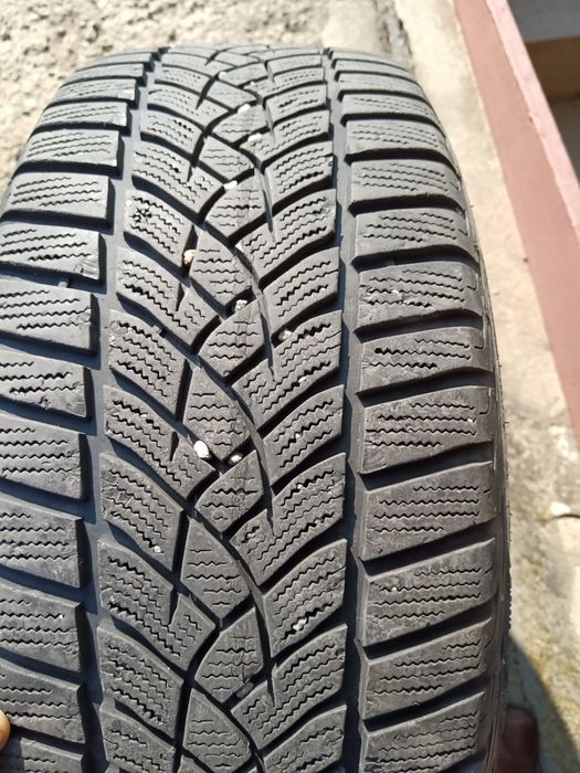 Cauciucuri de iarnă 215 50 R17