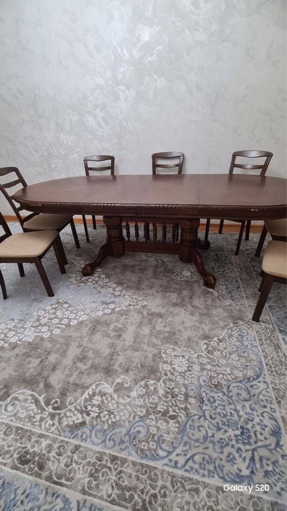 Стол со стульями