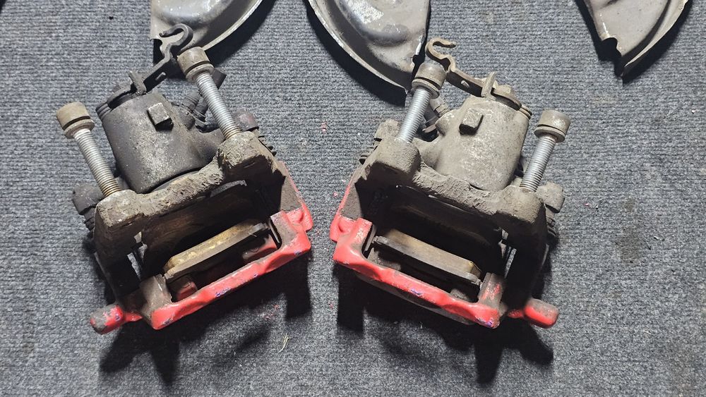 Frane spate ventilate 310mm originale Audi TT 3.2 V6

Stare buna
Se va