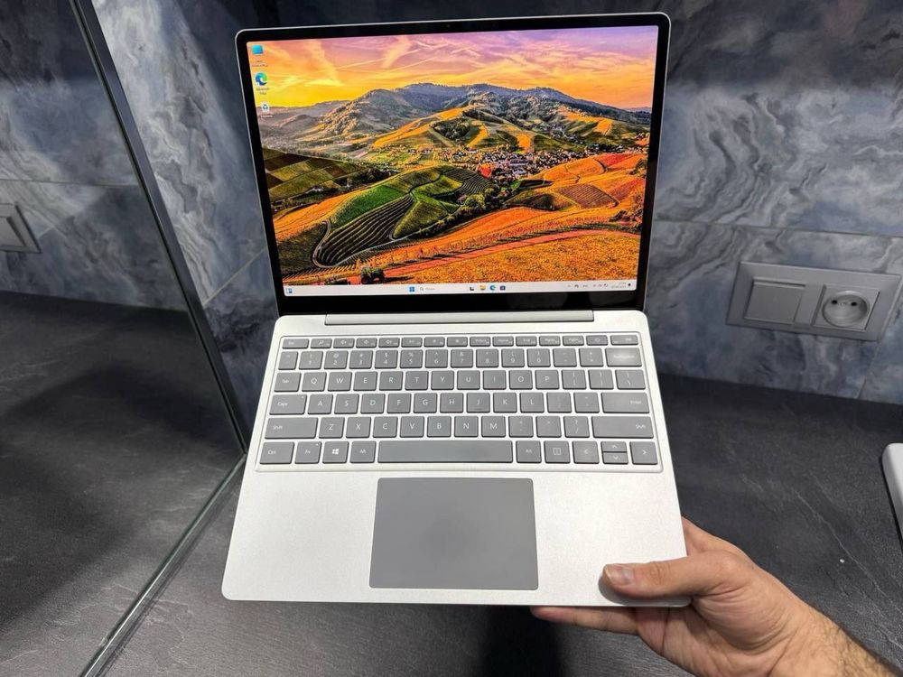 Microsoft Surface go i5-1035G1 / 16 / 256 SSD M2 / Сенсорный экран