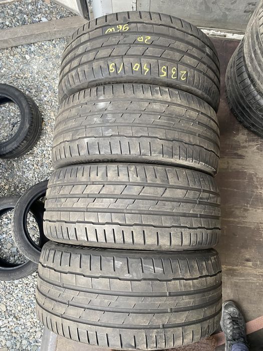 Anv vara 235/40/19 Hankook
