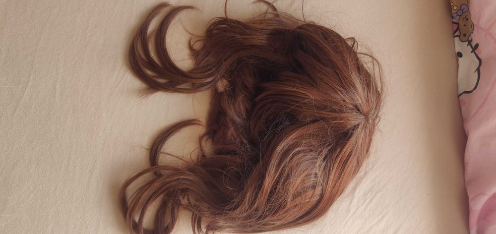 Vand peruci culoare maro si roz