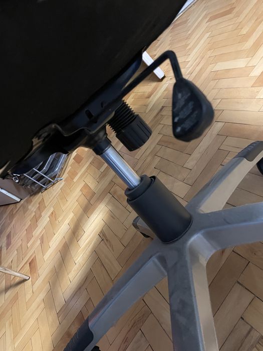 Черен кожен офис стол