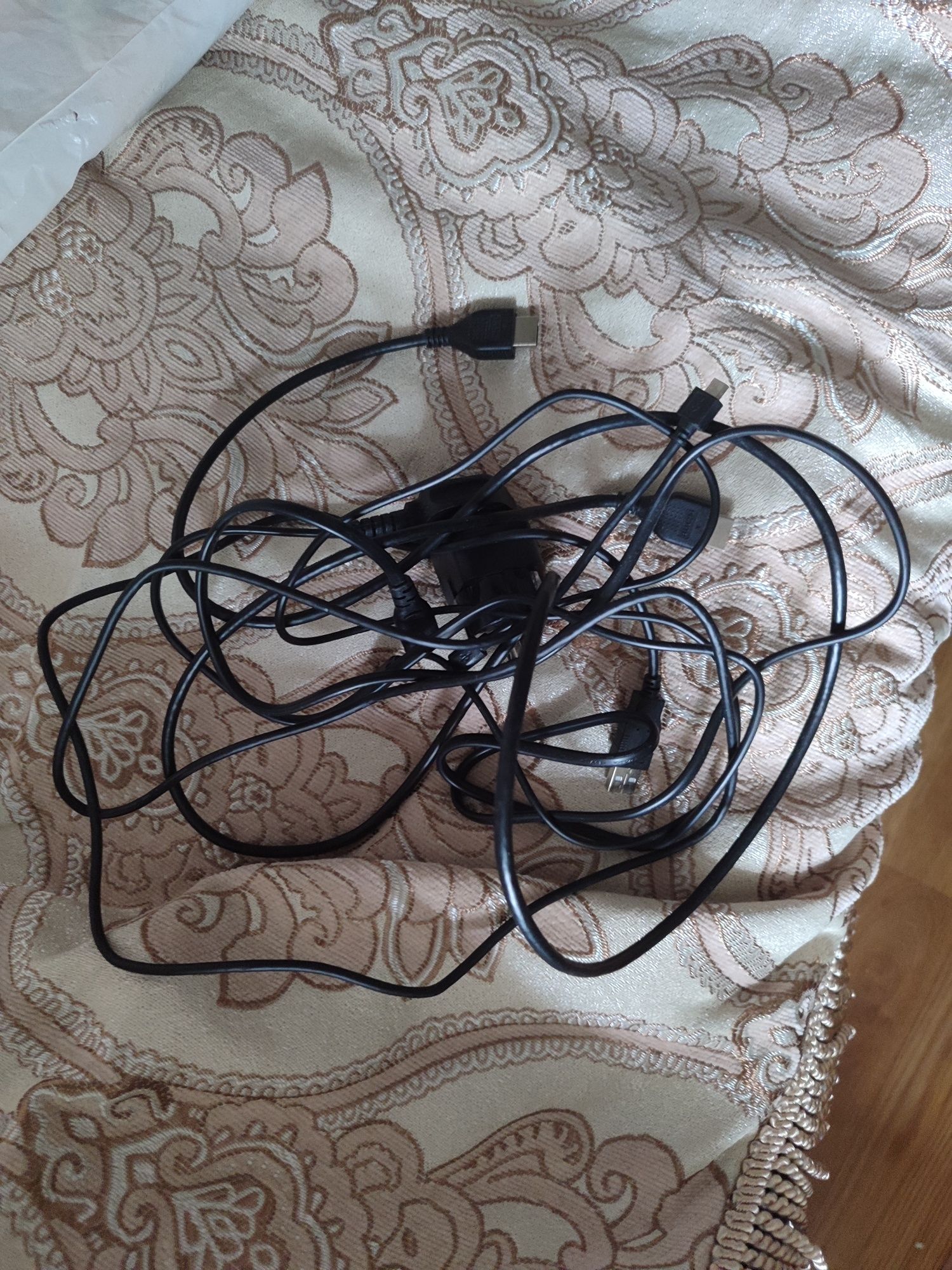 Продаю PS4, очень срочно нужно продать